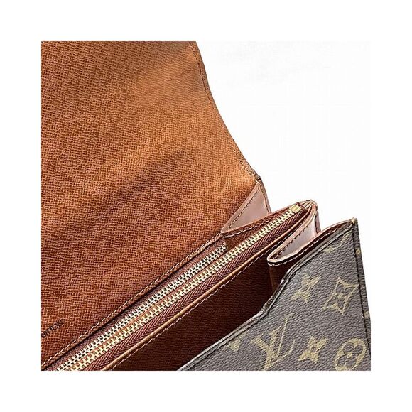 Pre Loved Louis Vuitton  Lockme II Monogram Canvas Handbag - Picture 8 of 8